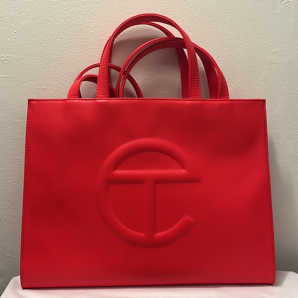 Red medium telfar - Picture 2 of 2
